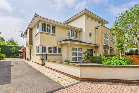 Smugglers Lane North, Highcliffe... 3 bed semi