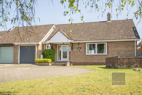 The Street, Norwich NR10 2 bed bungalow for sale