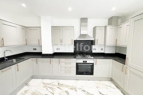 Squires Lane, London, N3 4 bed flat for sale