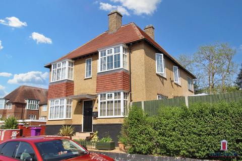Ridge Avenue, Letchworth Garden City... 4 bed semi