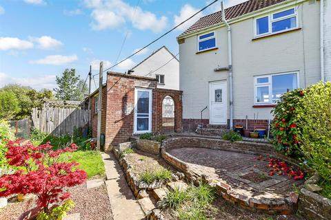 Lyngs Close, Yalding, Maidstone, Kent 2 bed semi
