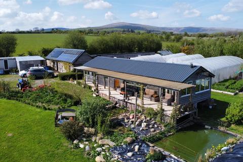 Rhosfach, Clynderwen 2 bed property with land for sale