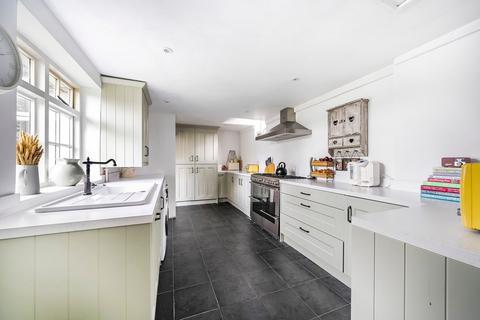A charming 3/4 bedroom character... 3 bed cottage for sale
