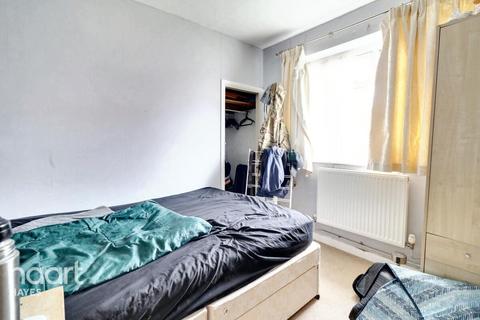 Larch Crescent, Hayes 2 bed maisonette for sale