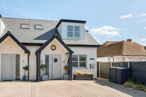 Farm Road, Bracklesham Bay, PO20 3 bed semi