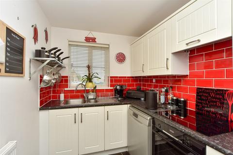 Lloyd Drive, Sittingbourne ME10 3 bed terraced house for sale