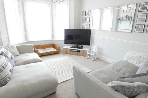 Shaftesbury Road, Charminster... 2 bed apartment for sale