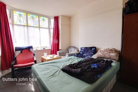 77 Manor Way, Crewe CW2 6JU 3 bed semi