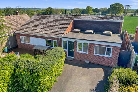 Clinton Avenue, Warwick CV35 4 bed detached bungalow for sale