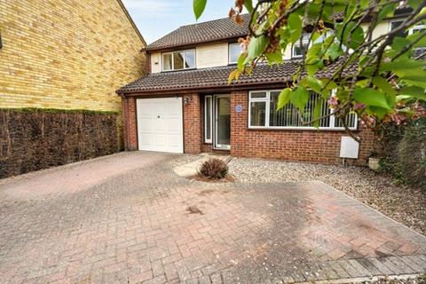 BLYTHWOOD GARDENS, Stansted... 3 bed semi