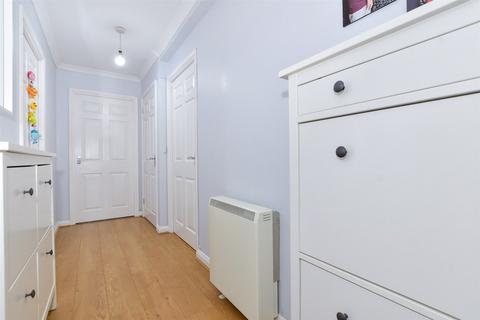 Pevensey Court, Maidstone ME16 2 bed flat for sale
