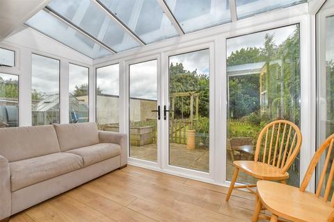 Forge Close, Sellindge, Ashford, Kent 2 bed semi