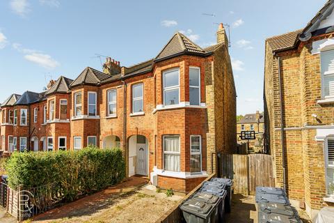 Greenford Avenue, London, W7 3 bed maisonette for sale
