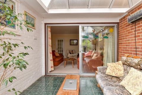 Nutley Crescent, Goring