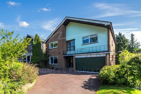 Hendon Wood Lane, London NW7 3 bed detached house for sale
