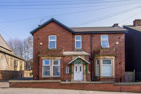 Peterson Road, Wakefield WF1 4 bed detached house for sale