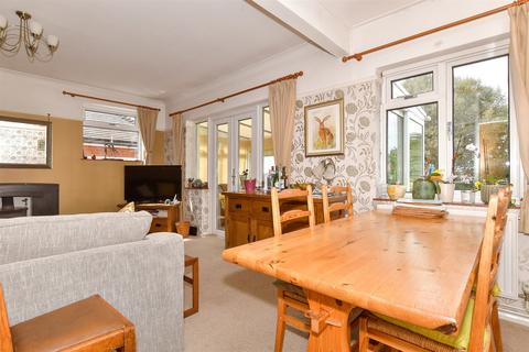 Orchard Grove, Sheerness ME12 2 bed detached bungalow for sale