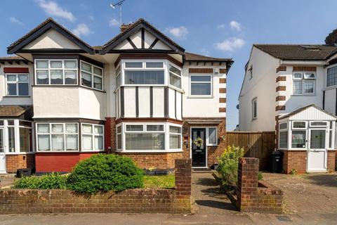 Deynecourt Gardens, London E11 3 bed semi