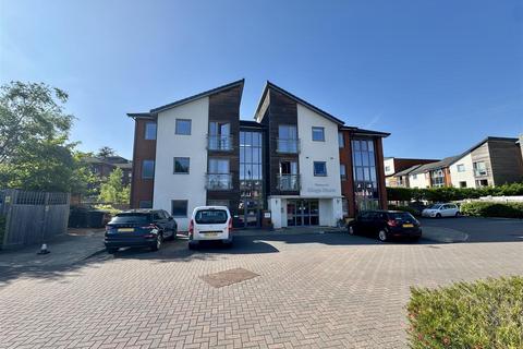 Kings Place, Fleet GU51 1 bed apartment for sale