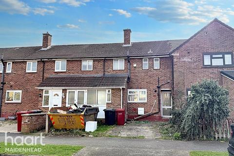Berryfield, Slough 3 bed terraced house for sale