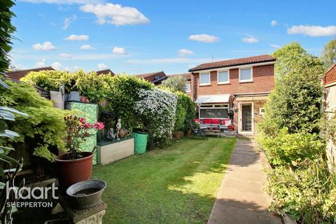 Magdalene Road, Shepperton 3 bed end of terrace house for sale