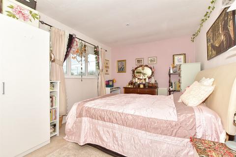 Stonebridge Way, Faversham ME13 4 bed terraced house for sale