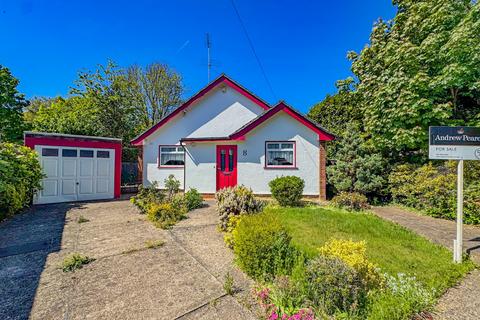 Hillview Close, Pinner HA5 3 bed detached bungalow for sale