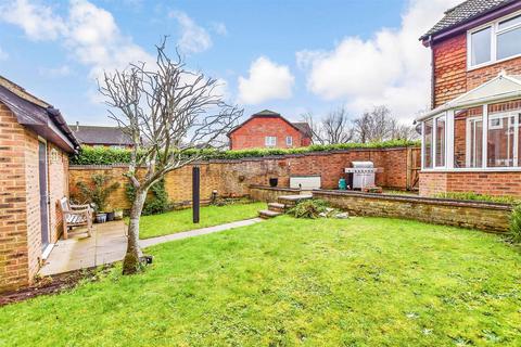 Thomas Turner Drive, East Hoathly... 3 bed semi