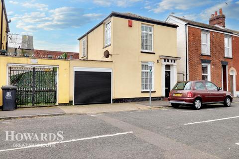 Lancaster Road, Great Yarmouth 2 bed detached house for sale
