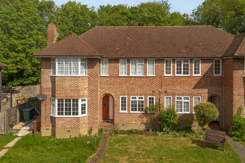 Springfield Close, Stanmore HA7 2 bed ground floor flat for sale