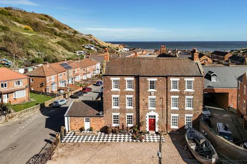 The Square, Saltburn