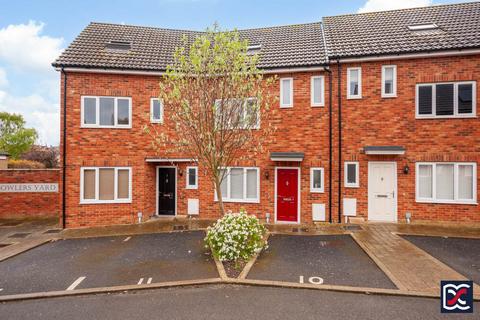 Bowlers Yard, Earls Barton NN6 3 bed terraced house for sale