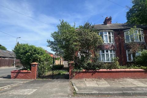 Lakes Road, Dukinfield 3 bed semi