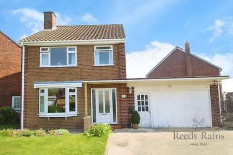 Eastfield Crescent, Leeds LS26 3 bed detached house for sale
