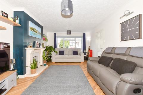 Lucy Avenue, Folkestone CT19 3 bed semi