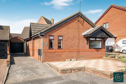 Claregate, East Hunsbury, NN4 0QZ 2 bed detached bungalow for sale