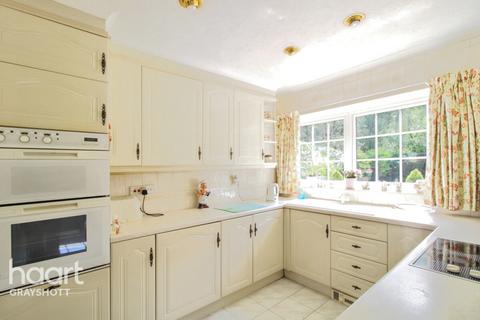 Bridle Close, Hindhead 3 bed detached house for sale