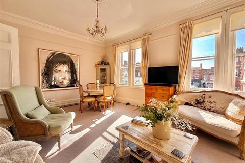 High Street, Buckingham MK18 2 bed apartment for sale