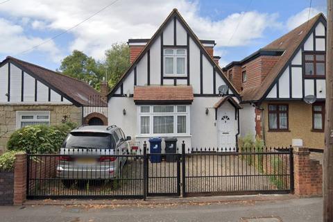 Millet Road, Greenford UB6 4 bed detached house for sale