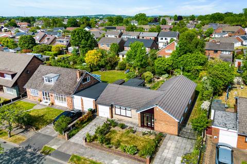 Clarence Avenue, Widnes WA8 5 bed detached bungalow for sale
