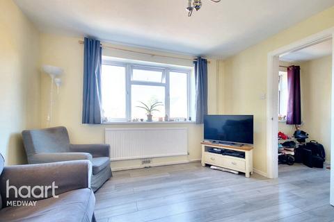 Wylie Road, Rochester 3 bed semi