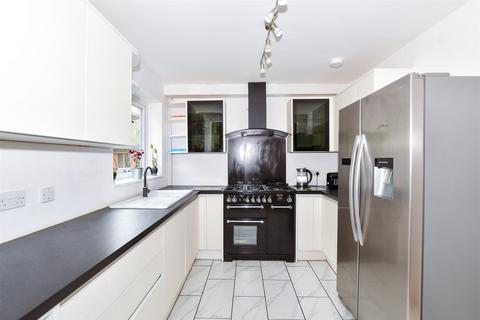 Swallow Road, Aylesford ME20 5 bed semi