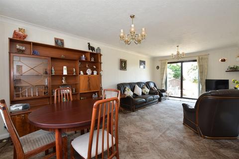 Bannister Green, Wickford SS12 2 bed detached bungalow for sale