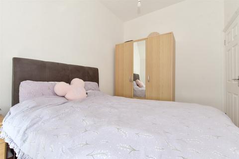 36 Manor Road, Folkestone CT20 1 bed flat for sale