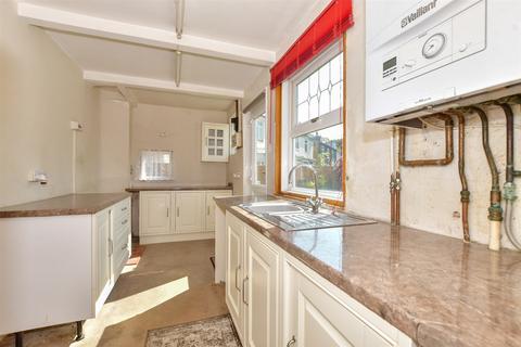 North View, Canterbury CT3 3 bed semi