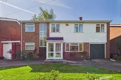 Narbeth Drive, Aylesbury 4 bed detached house for sale