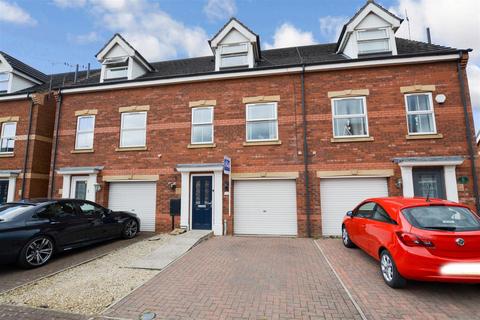 Laurel Way, Scunthorpe 3 bed terraced house for sale