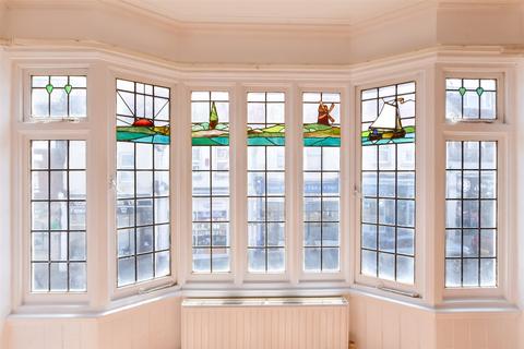High Street, Broadstairs, Kent 2 bed flat for sale