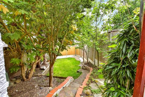Harrow Close, Dorking, Surrey 2 bed end of terrace house for sale