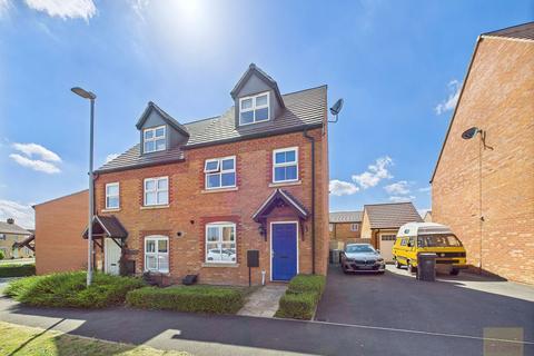 Kingsdown Drive, Stamford PE9 3 bed semi